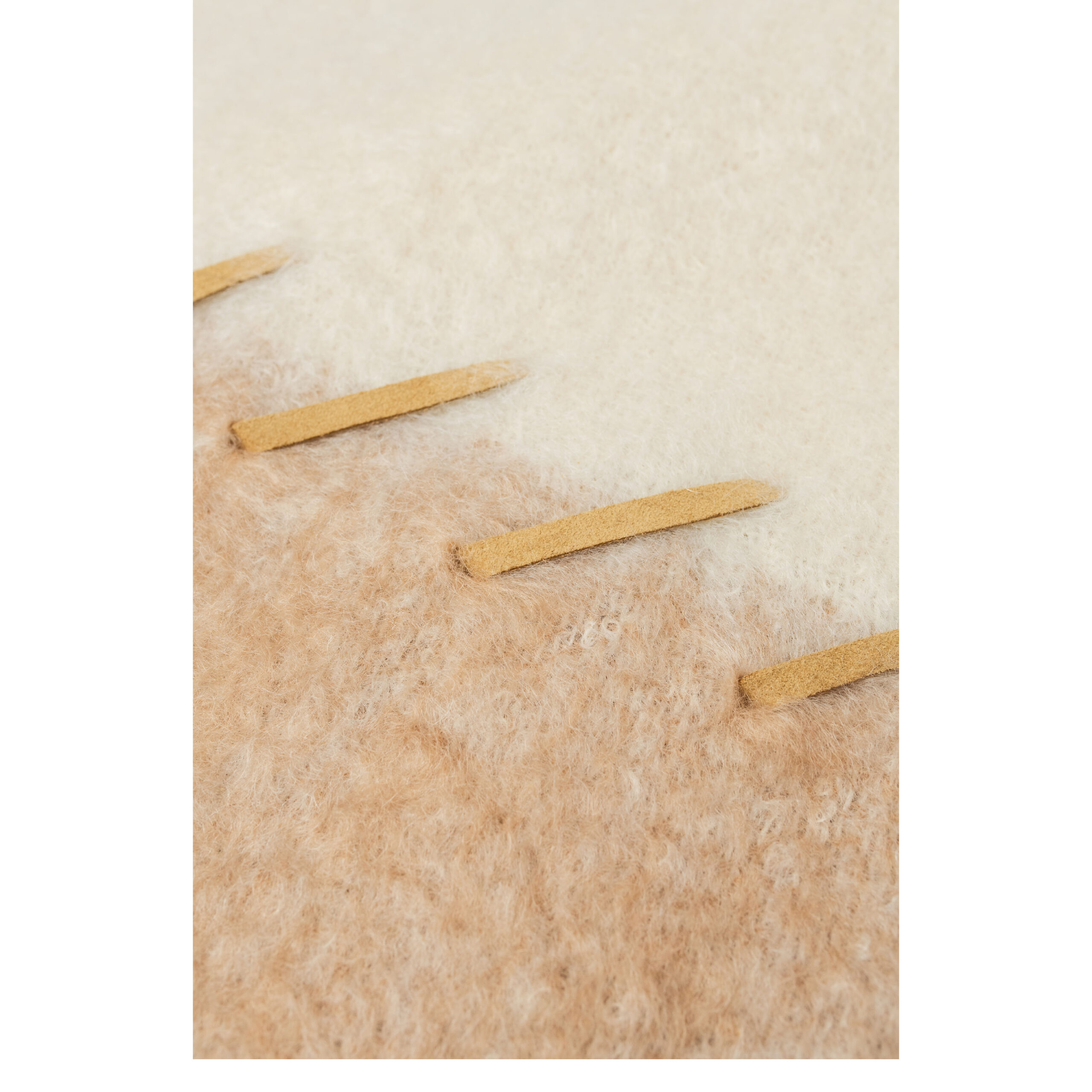 Pleed „Suede Stitching“